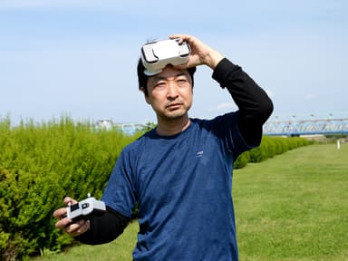 目幅・焦点距離の調整が可能なスマホ用VRゴーグル