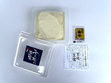 夏越豆腐セット内容　●おぼろ豆腐(240g)　●藻塩(1g)　●説明書(1枚)