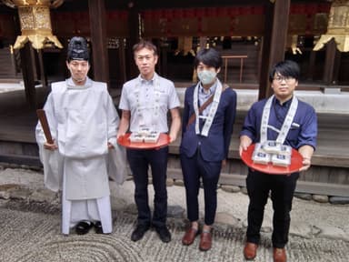 上賀茂神社 権禰宜様　京都府豆腐油揚商工組合 青年部代表(写真右：京の地豆腐 久在屋　足達 怜示)