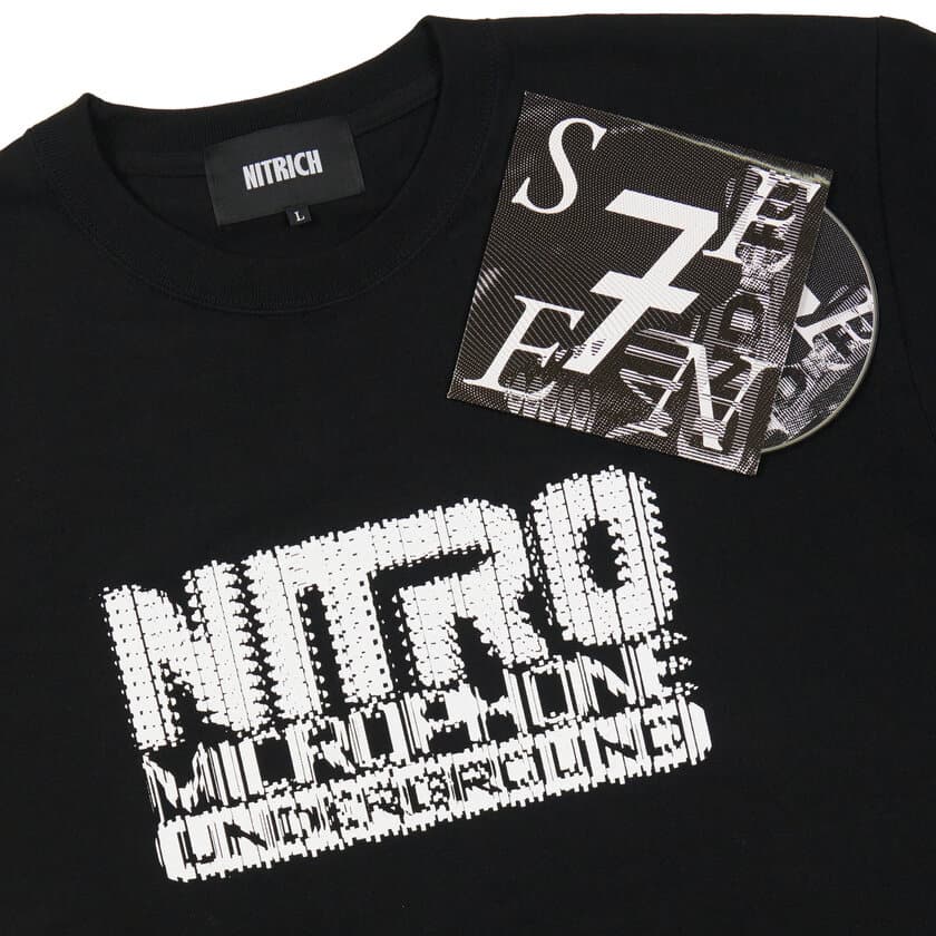 伝説のヒップホップグループ
「NITRO MICROPHONE UNDERGROUND」
ジャケットデザインにコラージュアーティスト 河村康輔を
起用した12年ぶりのフルアルバム「SE7EN」の
CD付きTシャツを数量限定発売！