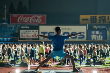 幻想的なスタジアムナイトヨガ