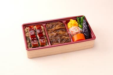 『黒毛和牛 牛めし＆うなぎ弁当』(税込1&#44;301円／1個)