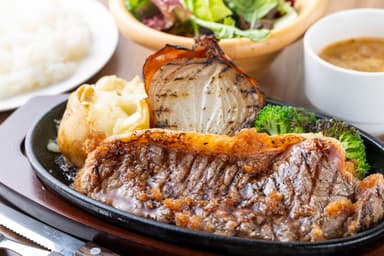 サーロインステーキ 200g　1&#44;738円　(アレルギー：乳成分　牛肉)