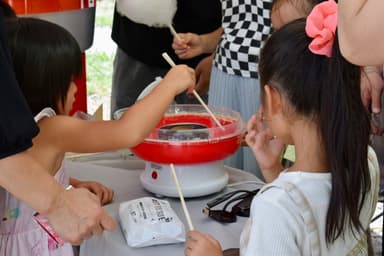 わたがし無料食べ放題にお子さま大喜び！