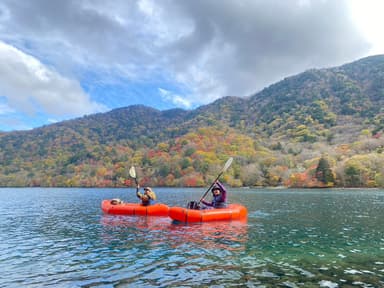 天空のパックラフト紅葉狩りツアー