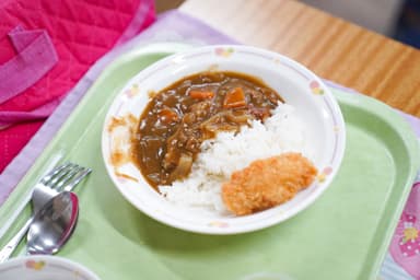 カレー給食は子どもたちに大人気