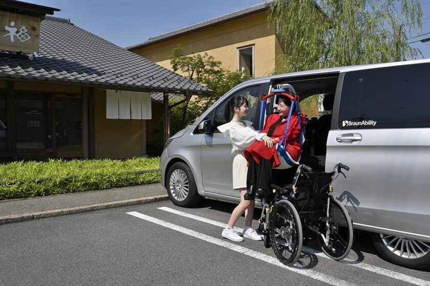 (株)モリトーの車搭載型リフト販売数1.8倍に　
車いすから助手席へ楽々移動で家族と楽しいカーライフを