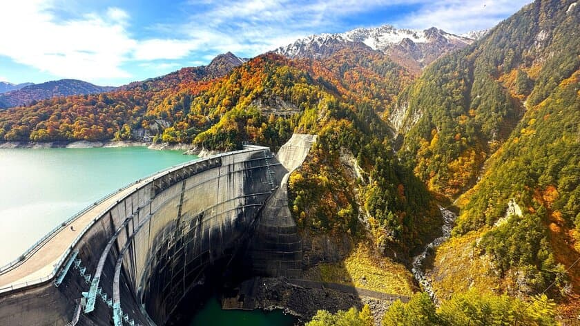 世界有数の山岳観光ルート 立山黒部アルペンルート、
黒部ダムの紅葉が見ごろに！
深秋期限定のお得なきっぷも10月27日(金)より販売！