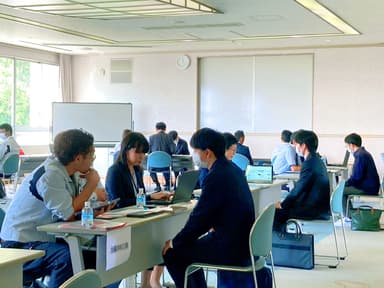 「地元優良企業が学校へ面接にやってくる」の様子(2)