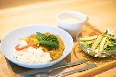 来社されたお客さまにVEGANランチをご提供。お客さまが昼食される瞬間までウェルビーイングを演出。