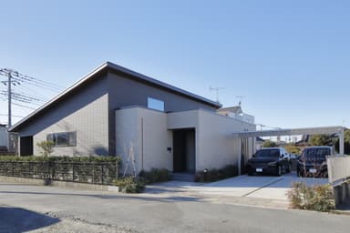 広々とした敷地に建つ平屋