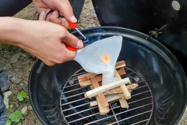 着火剤不使用の本格的な火起こし