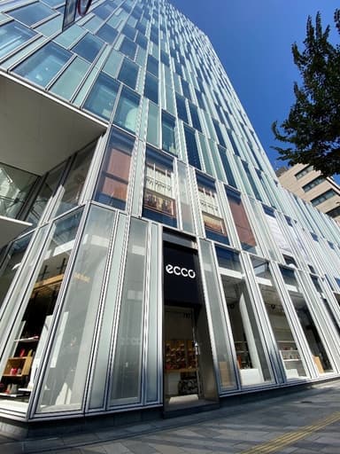 10月に新たにオープンした『青山Ao店』はECCOのリアル店舗で最大級の品揃え