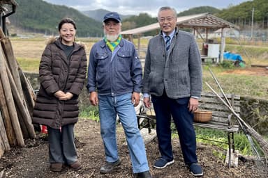 右から化粧品製造の三上さんと精油製造の村山さん