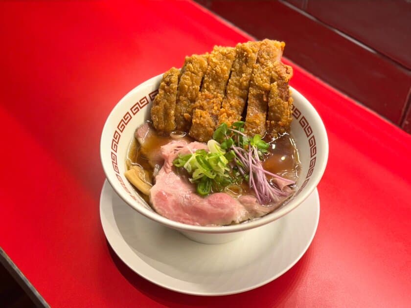 駄目な隣人×Ramen Izakaya Deniro　
“駄目なデニーロ”コラボラーメン4品登場！
「Ramen Izakaya Deniro 新宿南口店」で提供開始