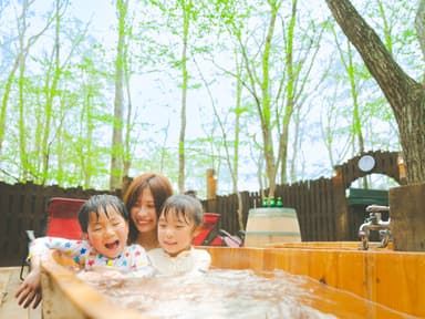 森を“浴びる”ように楽しむ絶景露天風呂