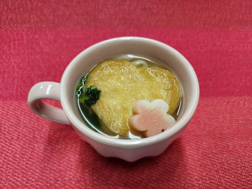 バレンタインは手軽でかわいい「マグカップうどん」！
【マグカップうどんLOVEきつね】を1月26日から新発売！　
～レンチンで簡単に調理可能～