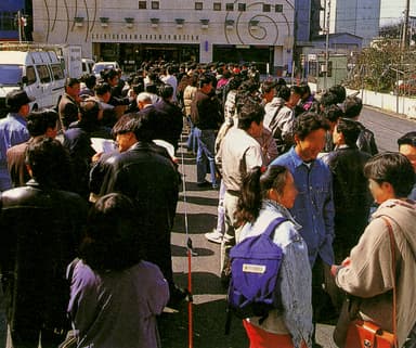 開業当時の賑わい