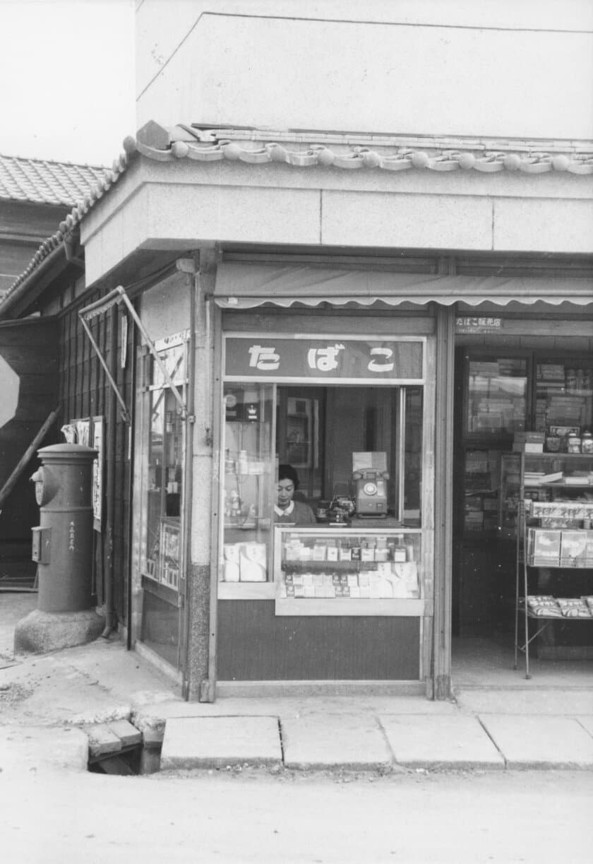 たばこと塩の博物館(東京・墨田区)で
「たばこ屋大百科　あの店頭とその向こう側」を2/17～4/7に開催　
懐かしい“あの店頭”ができるまでのたばこ屋さんの歴史をたどる