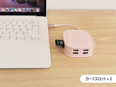 2枚同時に使えるカードスロット