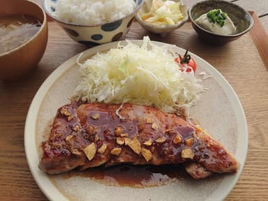 厚切りトンテキ定食