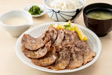 牛たん麦とろろ定食(牛たん1.5倍盛り) 税込2&#44;180円