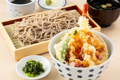 季節の天丼と蕎麦セット 税込1&#44;120円