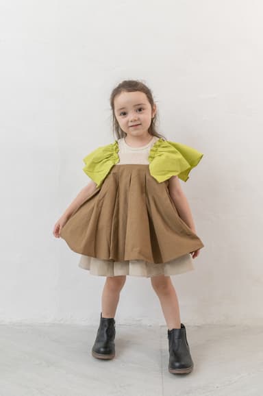 Balloon Volume “Ballerina Mini Dress” CAMEL× GREEN APPLE