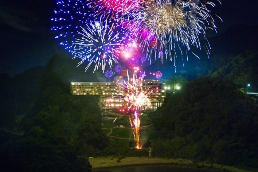 静岡県・西伊豆の旅館「堂ヶ島ニュー銀水」　
毎年好評の「銀水花火」を今年も6月～7月に開催！
7月19日まで開催中の本まぐろ寿司食べ放題も追加開催決定