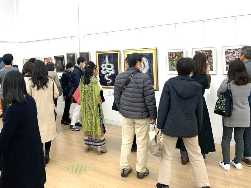 九州で生まれたアートチーム、国内の公募展で受賞者多数！
5月21日～26日、地元新天町そばのギャラリーで凱旋展示会を開催