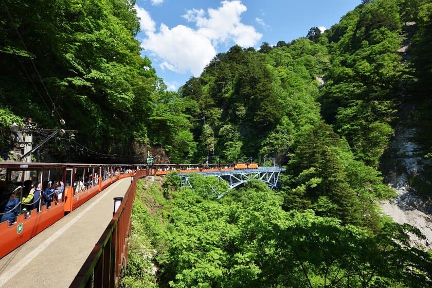 「トロッコ電車で行く黒薙温泉満喫噴泉見学ツアー」募集中！