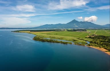 磐梯山と猪苗代湖