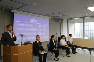 昨年の座談会の様子