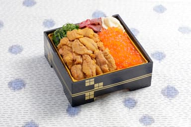 【網地島屋】「三陸贅沢二色弁当」