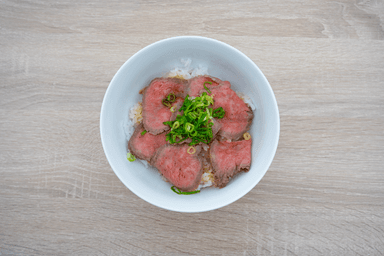 ロースロビーフ丼