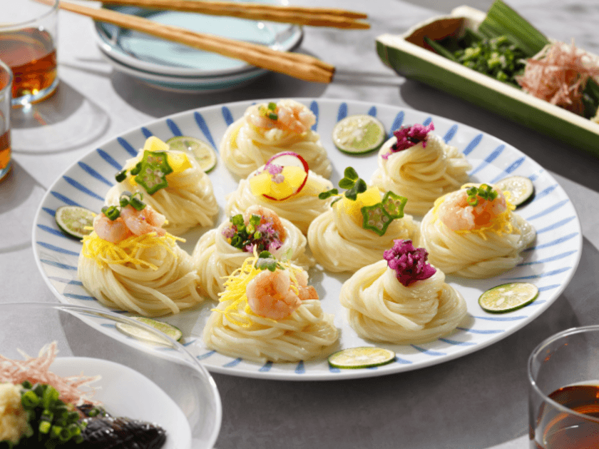 暑い夏に食べたい、ツルツルののど越しが特長！
半田そうめんのオカベ、8月24日までの期間限定で
お得にご購入いただける「盛夏のお便り」発刊