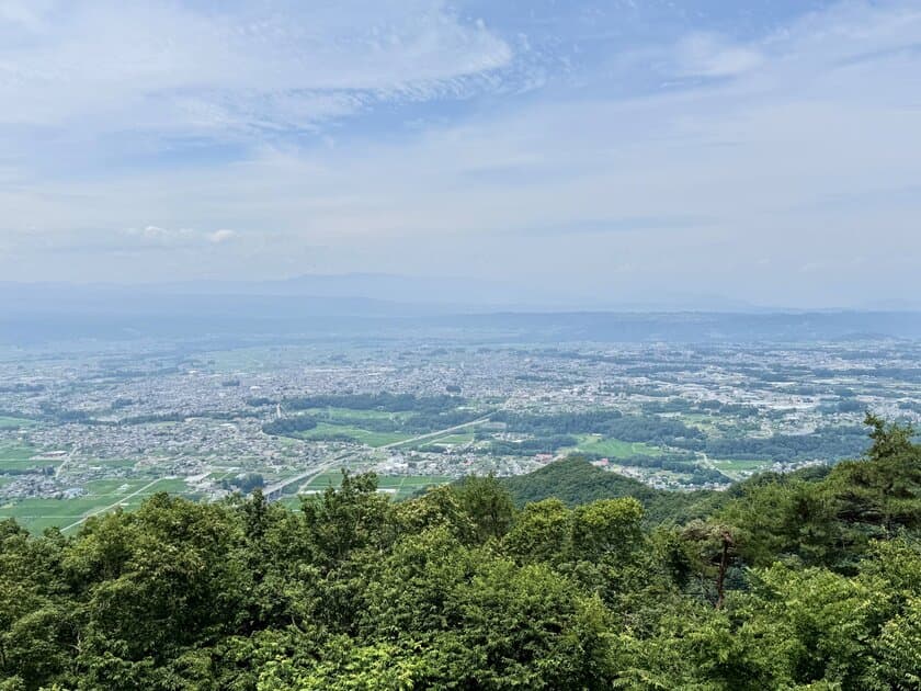 佐久平ハイウェイオアシス　パラダで10数年ぶり
「山頂リフト」が始動！暑い夏を自然の中で涼しく楽しむ　
～雄大な浅間山と標高1000mの風を体感～