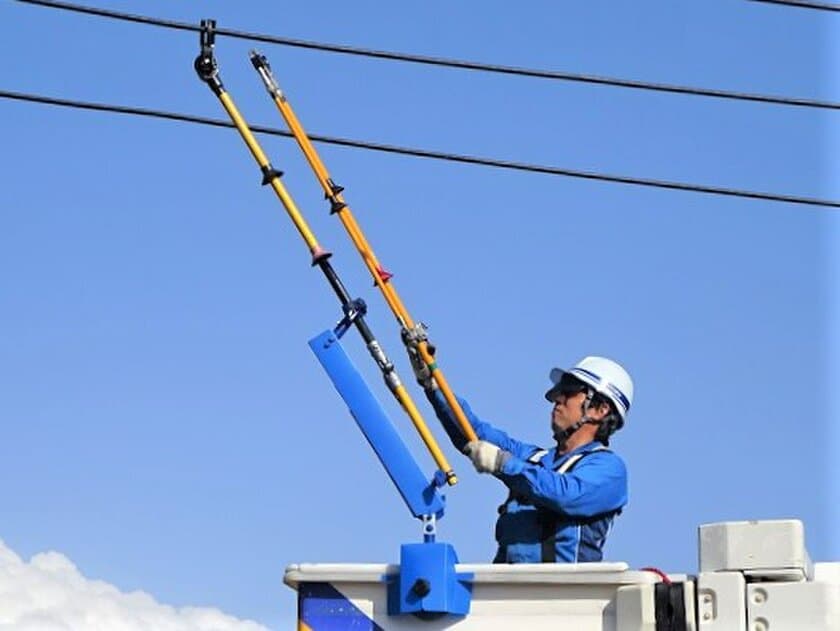 配電工事向けアシストツールを開発　
～間接活線作業用アシストツール・小型ロープ巻取機～