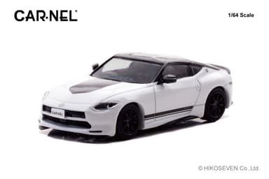 1/64 日産 フェアレディ Z Version ST Customized Edition 2023 Prism White / Super Black：左前