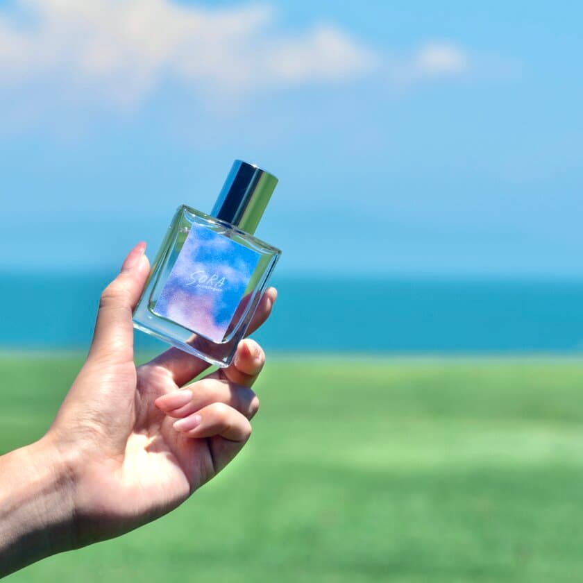 フレグランスブランド「SORA scentique」より、
夏空の下で飲む、爽やかなレモネードの香り新登場！
7月26日より公式ECサイトにて先行予約開始