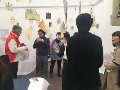 展示した美術作品でのお客さんとの交流＠東京都美術館