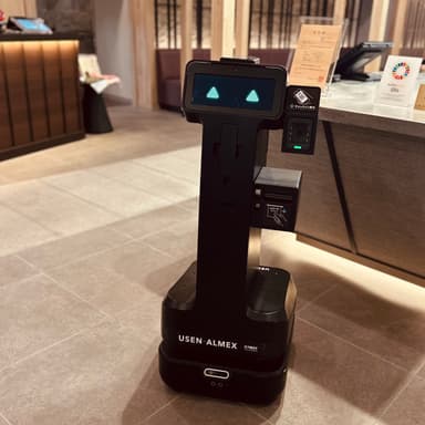 ホテルフロントサービスロボット『ClerkBot』