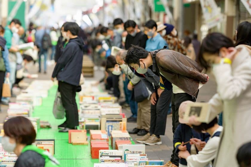 ＜前橋BOOK FES 2024＞
「前橋に送る本」と「本のやりとり出展」の募集を開始！
全国どこからでも参加可能、本でみんなが元気になるフェス。