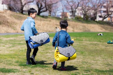 お子様でも持ち運びできる重さを考慮