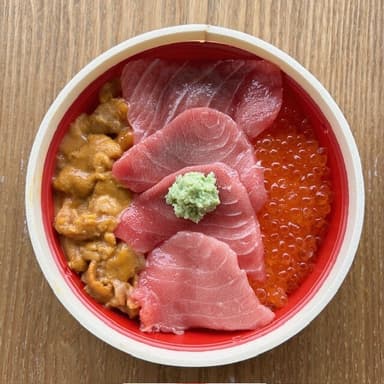 「雲丹トロいくらでお祝丼」