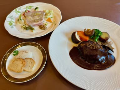 常陸の輝き ロースハムのムース／常陸の輝きと茨城県産栗のパテ／常陸の輝き、常陸牛のハンバーグ