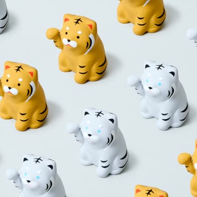 トラの置物 by MANEKI TIGER