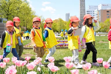 まちで遊ぶ・まちから学ぶ保育園。