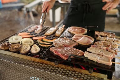 地元の食材を使った豪華BBQ