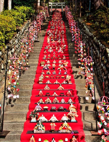 素盞鳴神社雛段飾り